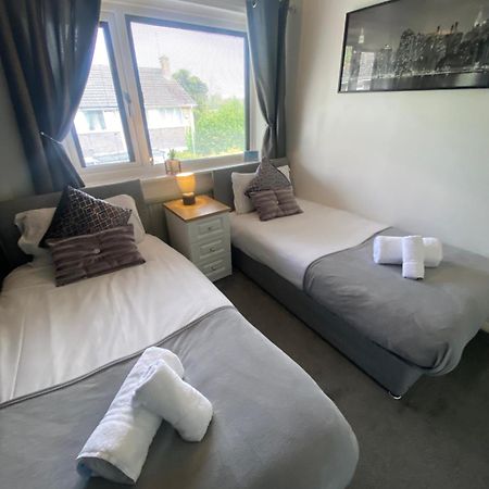 The Brook House - Spacious 3 Bed Home From Home In Burton Eksteriør bilde