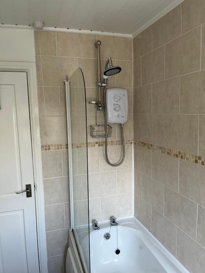 The Brook House - Spacious 3 Bed Home From Home In Burton Eksteriør bilde