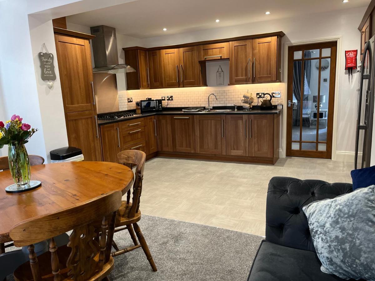 The Brook House - Spacious 3 Bed Home From Home In Burton Eksteriør bilde