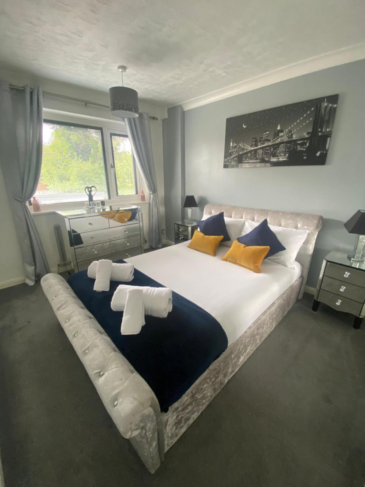 The Brook House - Spacious 3 Bed Home From Home In Burton Eksteriør bilde