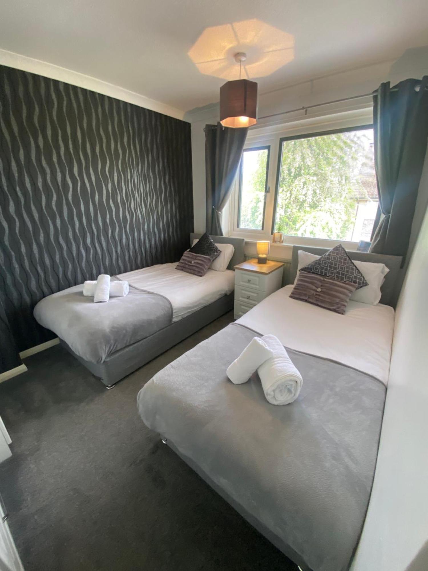 The Brook House - Spacious 3 Bed Home From Home In Burton Eksteriør bilde