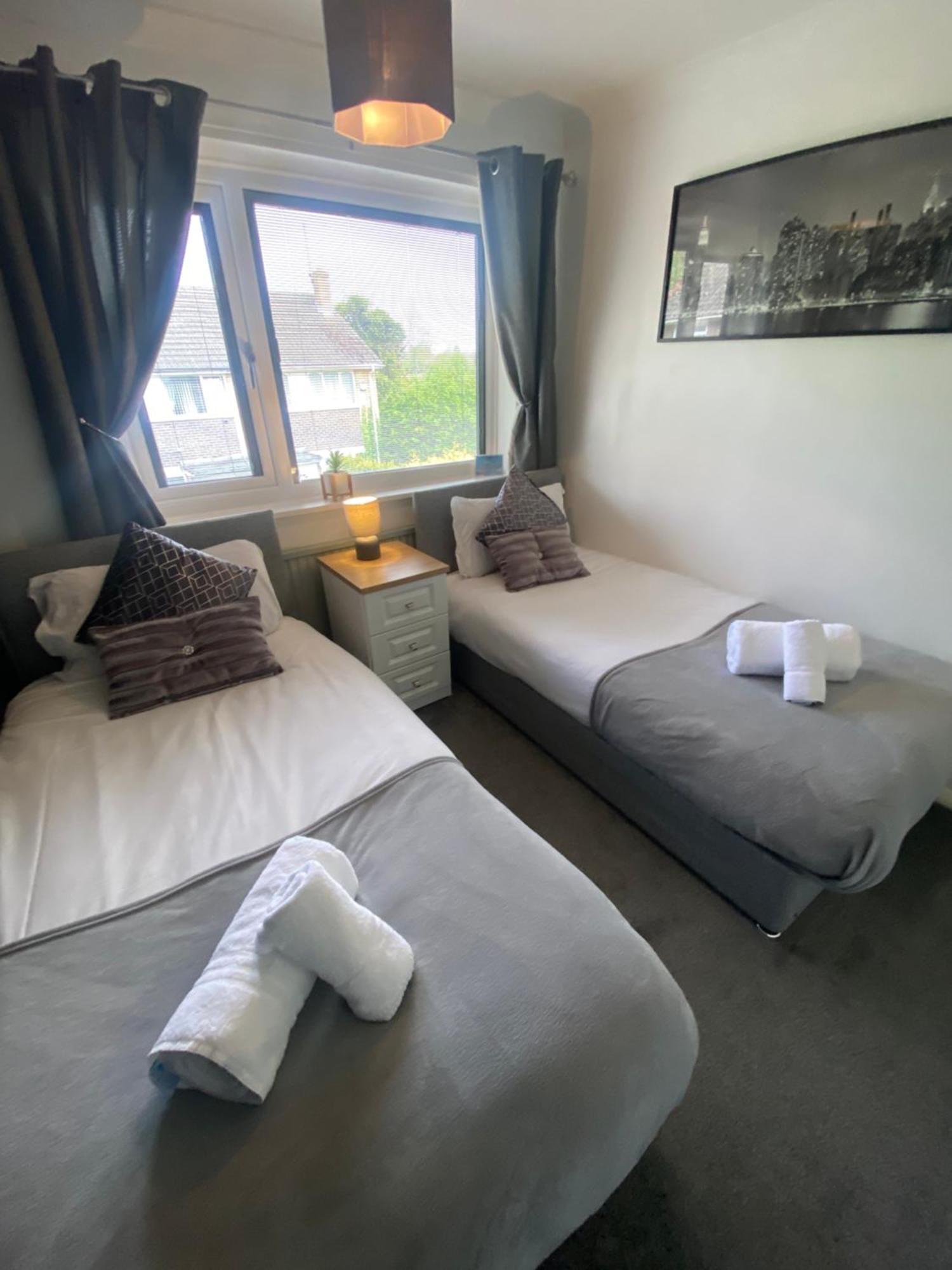 The Brook House - Spacious 3 Bed Home From Home In Burton Eksteriør bilde