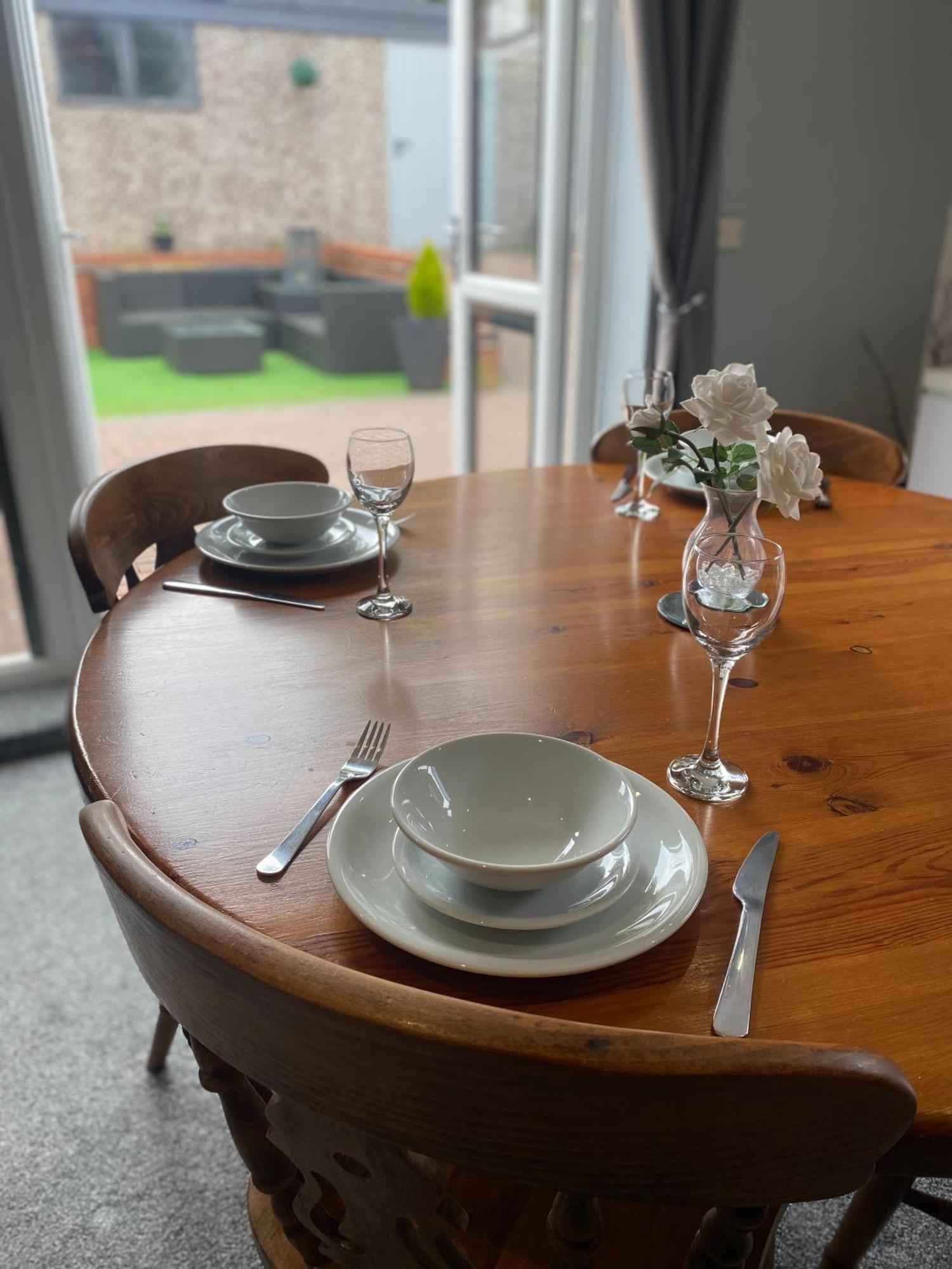 The Brook House - Spacious 3 Bed Home From Home In Burton Eksteriør bilde
